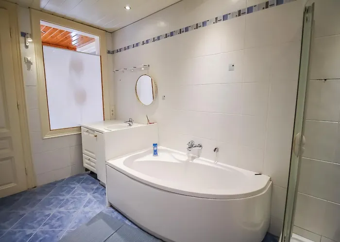 Cozy In Floridsdorf Area Pr6 *